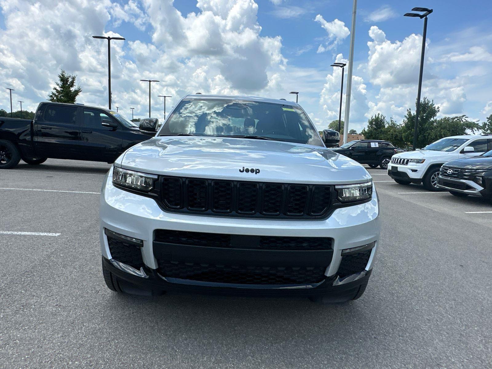 2025 Jeep Grand Cherokee Limited photo 4