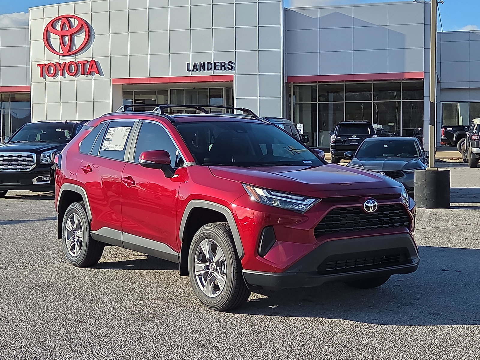 2025 Toyota RAV4 XLE's photo
