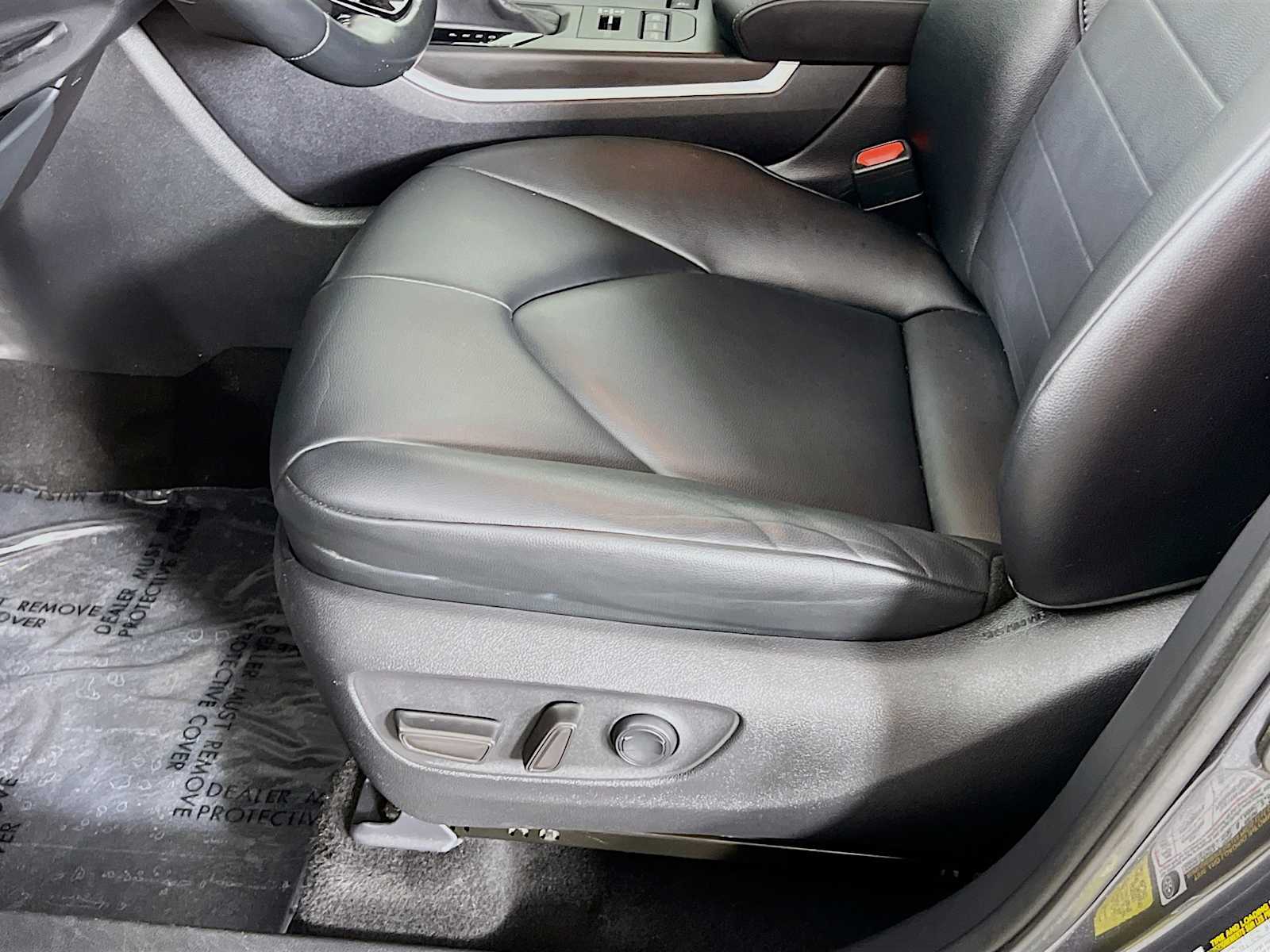 2020 Toyota Highlander XLE photo 18