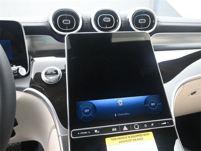 2025 Mercedes Benz GLC 300 photo 4