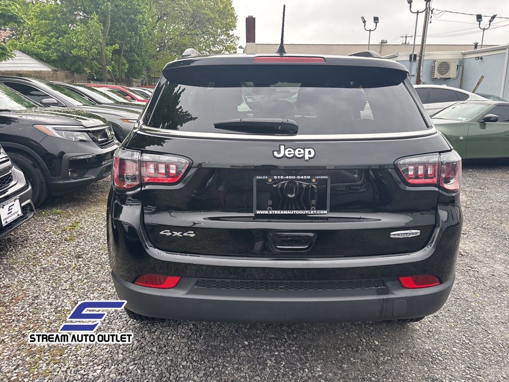 2022 Jeep Compass Latitude photo 4