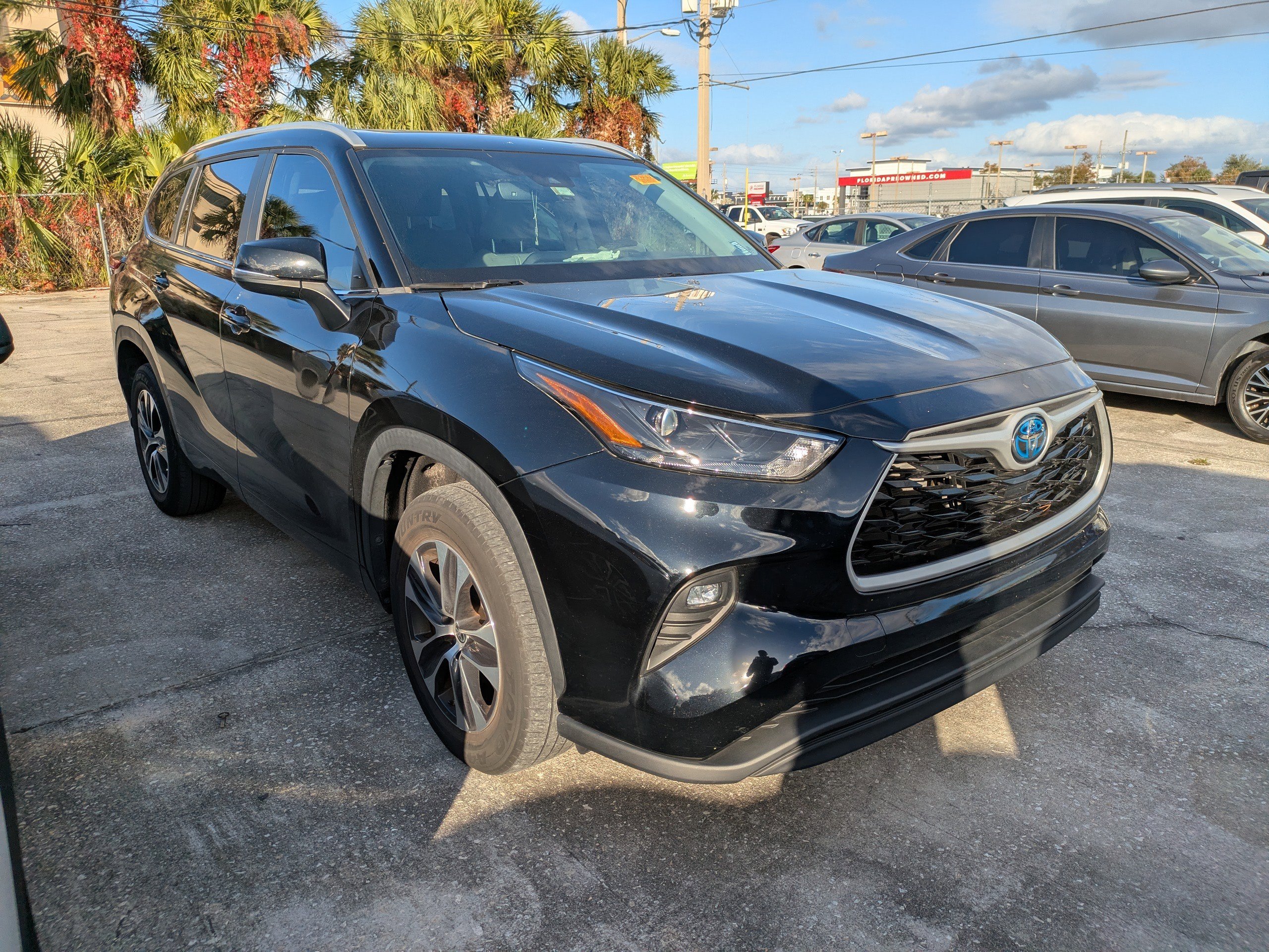 2023 Toyota Highlander XLE's photo