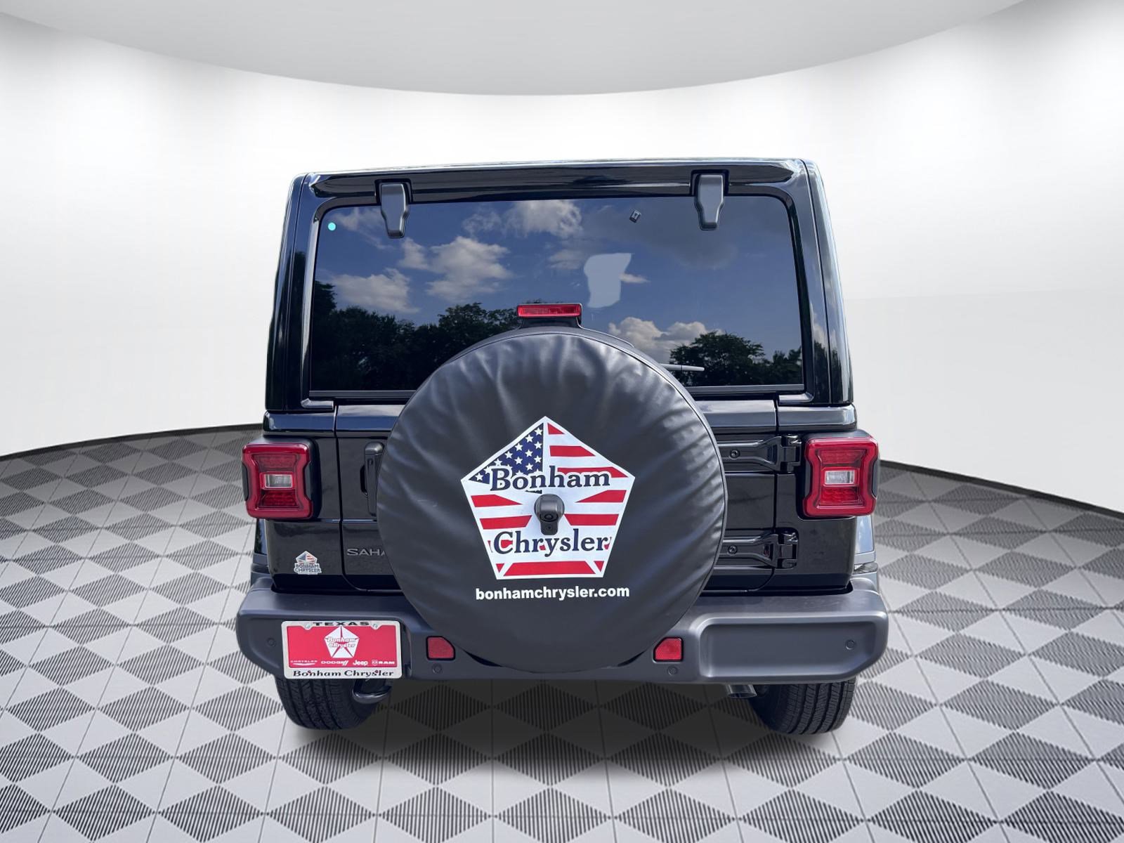 2025 Jeep Wrangler Sahara photo 4