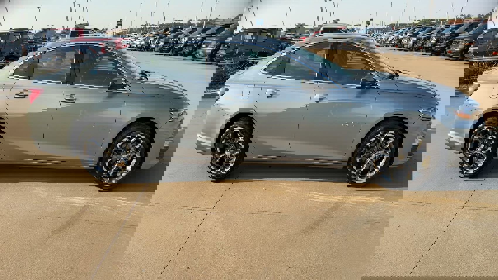 2024 Chevrolet Malibu 1LT photo 2