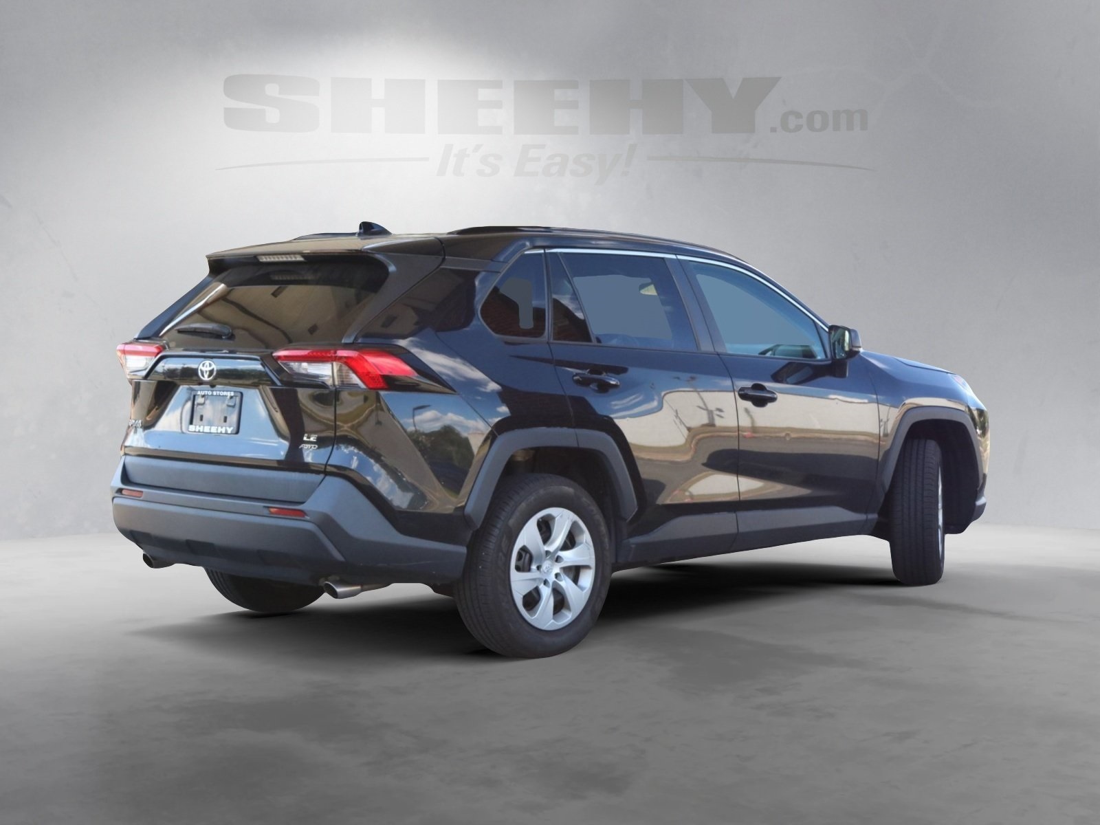 2021 Toyota RAV4 LE photo 9