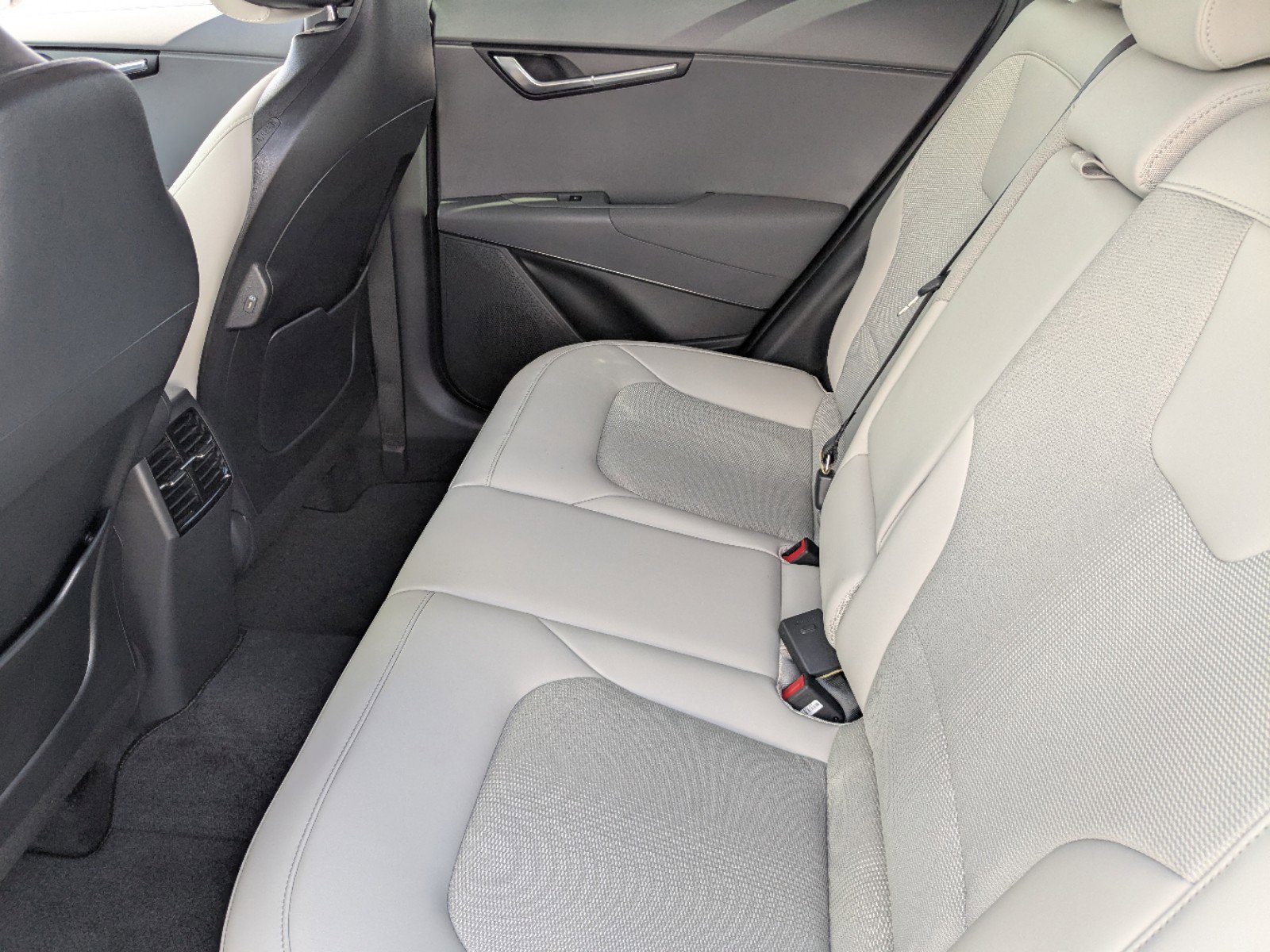 2025 Kia Niro EX photo 16