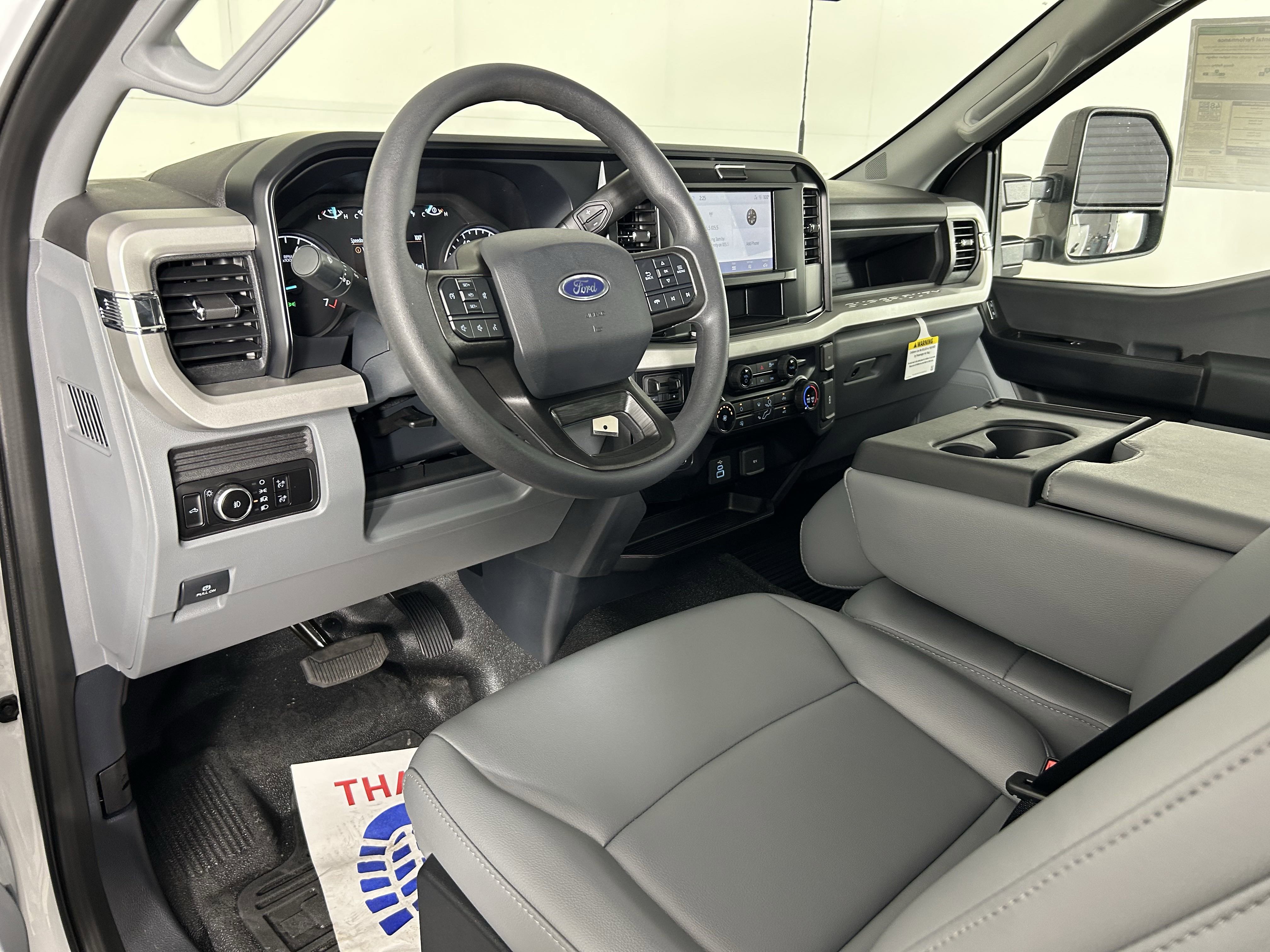 2025 Ford F-250 photo 2