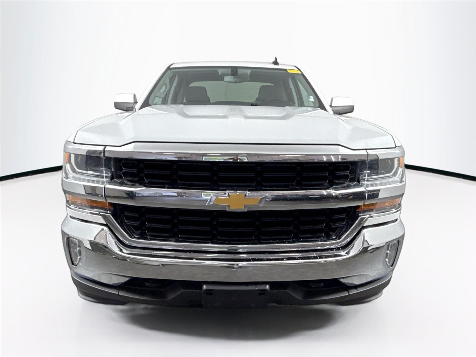 2017 Chevrolet Silverado 1500 LT photo 3