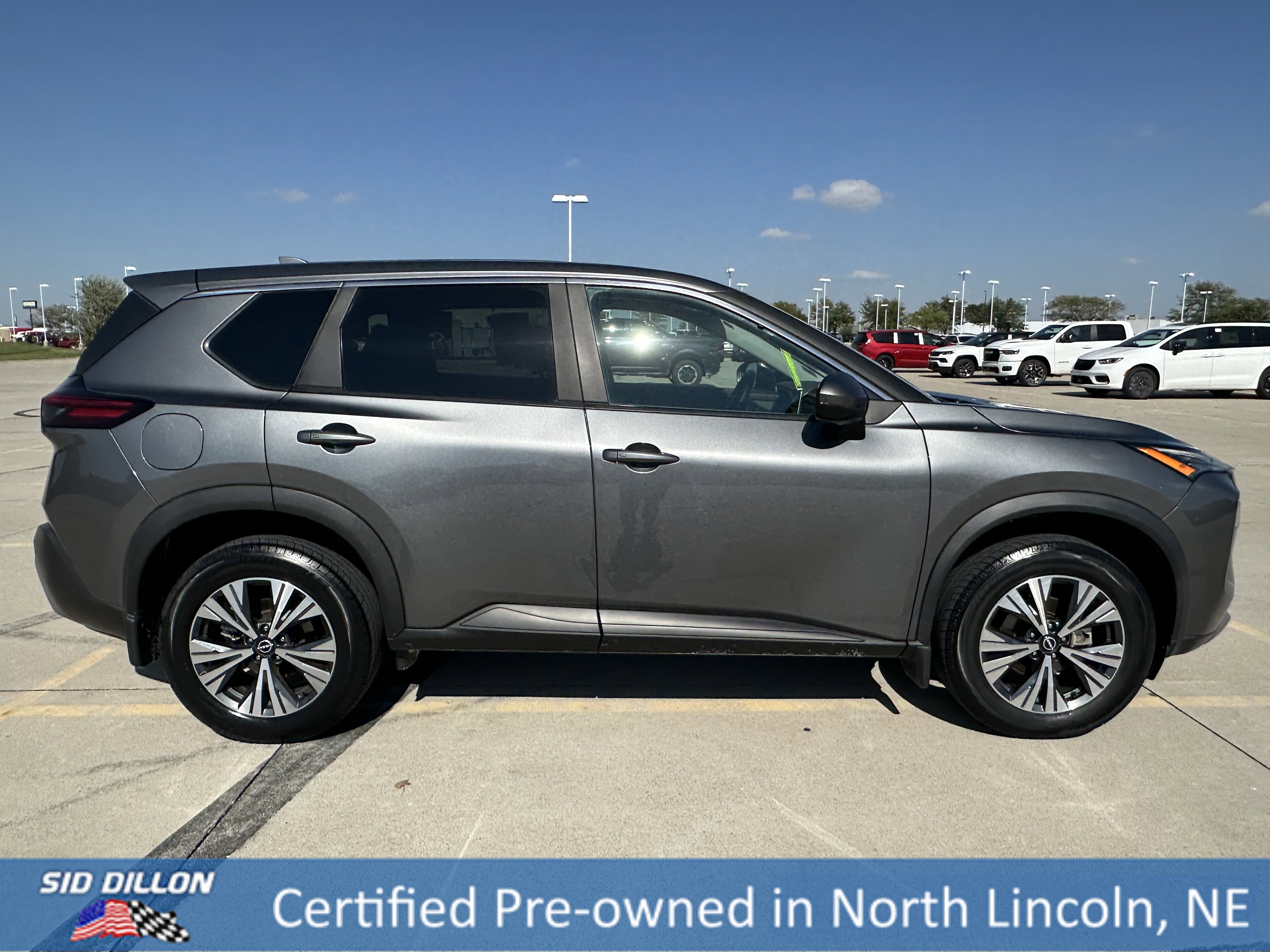 2023 Nissan Rogue SV photo 2