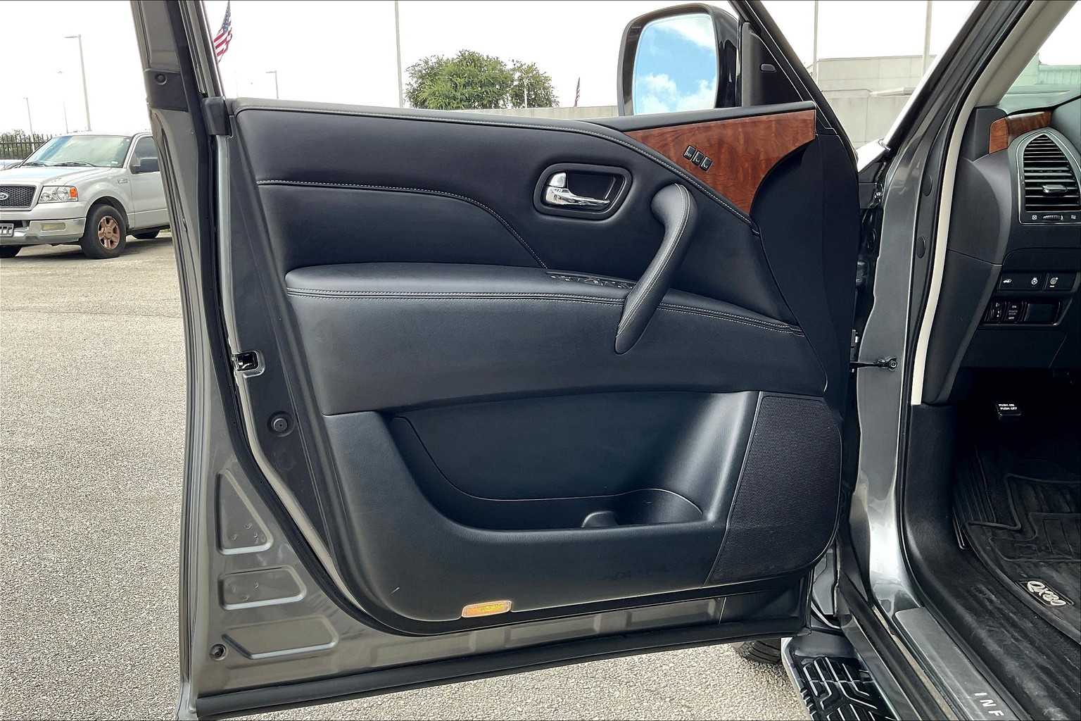 2019 Infiniti QX80 Luxe photo 21