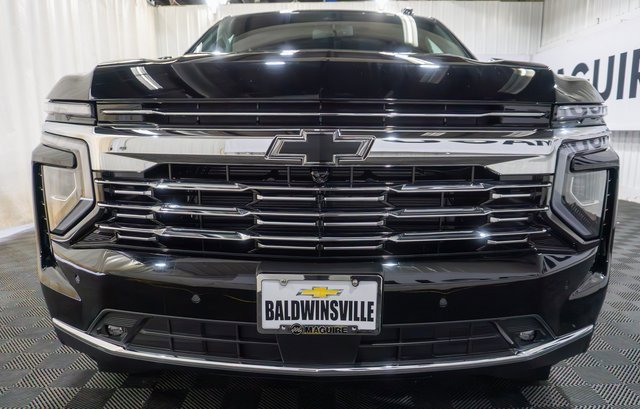 2025 Chevrolet Suburban Premier photo 3