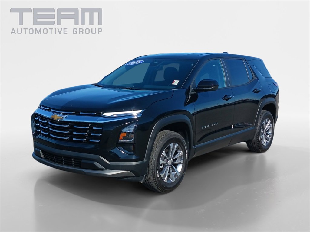 2025 Chevrolet Equinox LT photo 3