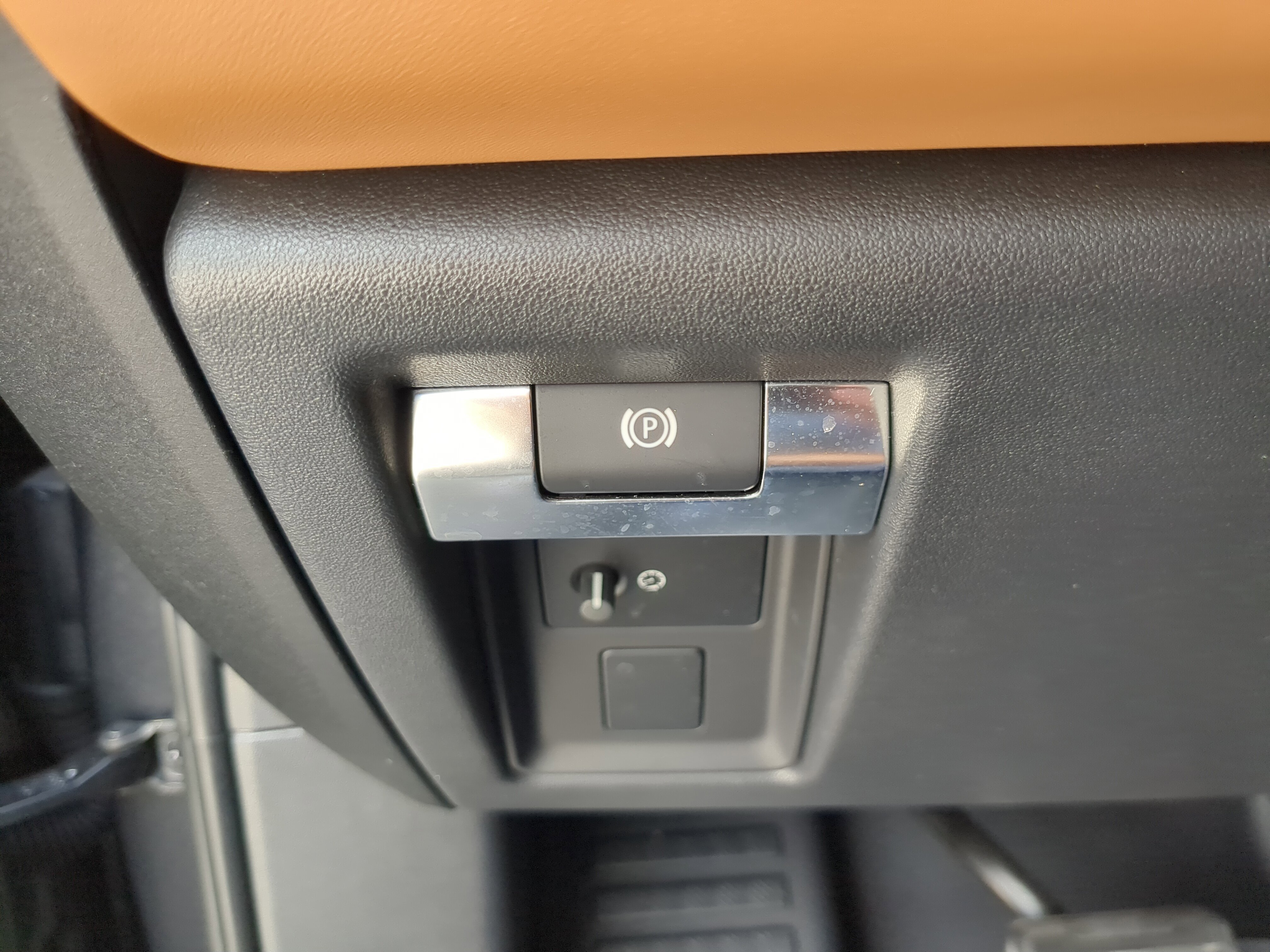 2023 Land Rover Defender V8 photo 10