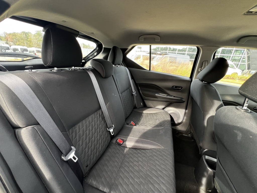 2021 Nissan Kicks S photo 16