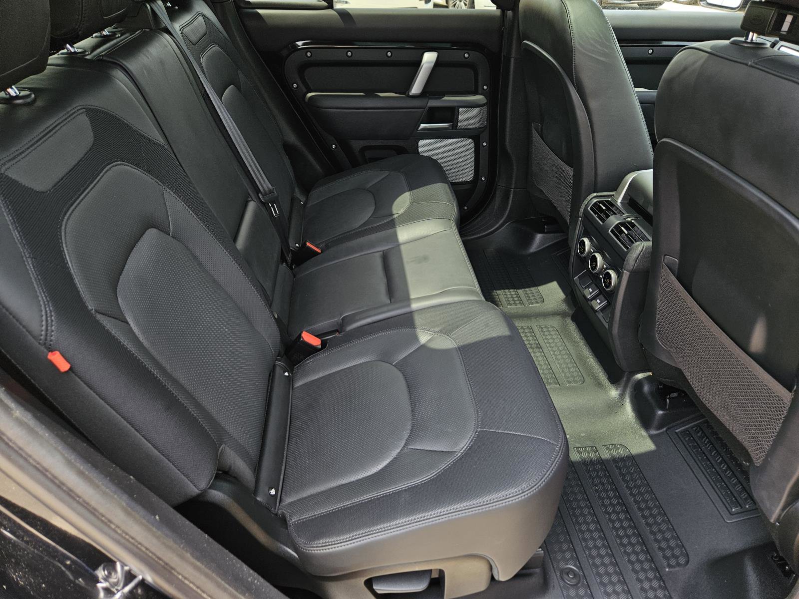 2023 Land Rover Defender X-Dynamic SE photo 40