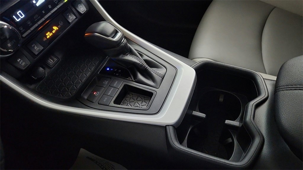 2024 Toyota RAV4 XLE Premium photo 18
