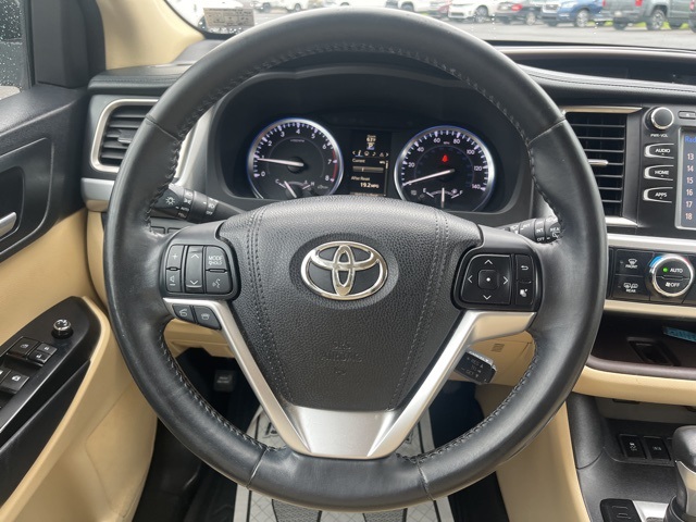 2015 Toyota Highlander XLE photo 24