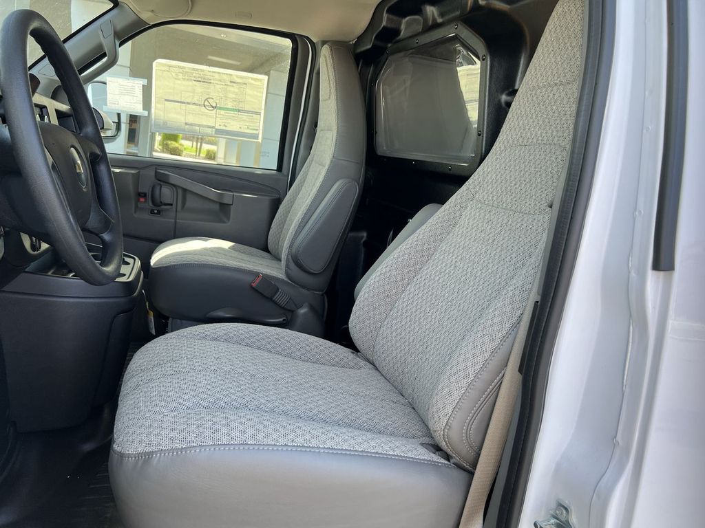 2025 Chevrolet Express Cargo 2500 photo 20