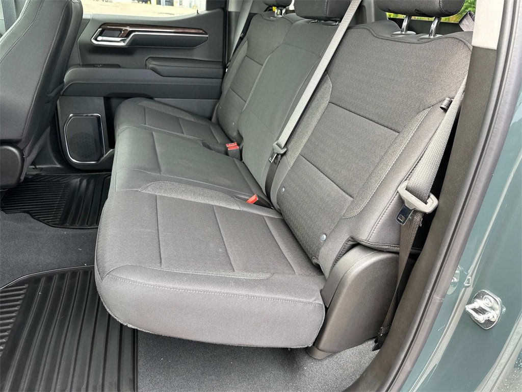2025 Chevrolet Silverado 1500 LT photo 9