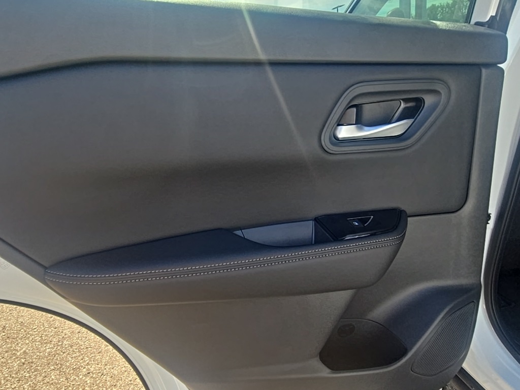 2026 Nissan Rogue SV photo 25