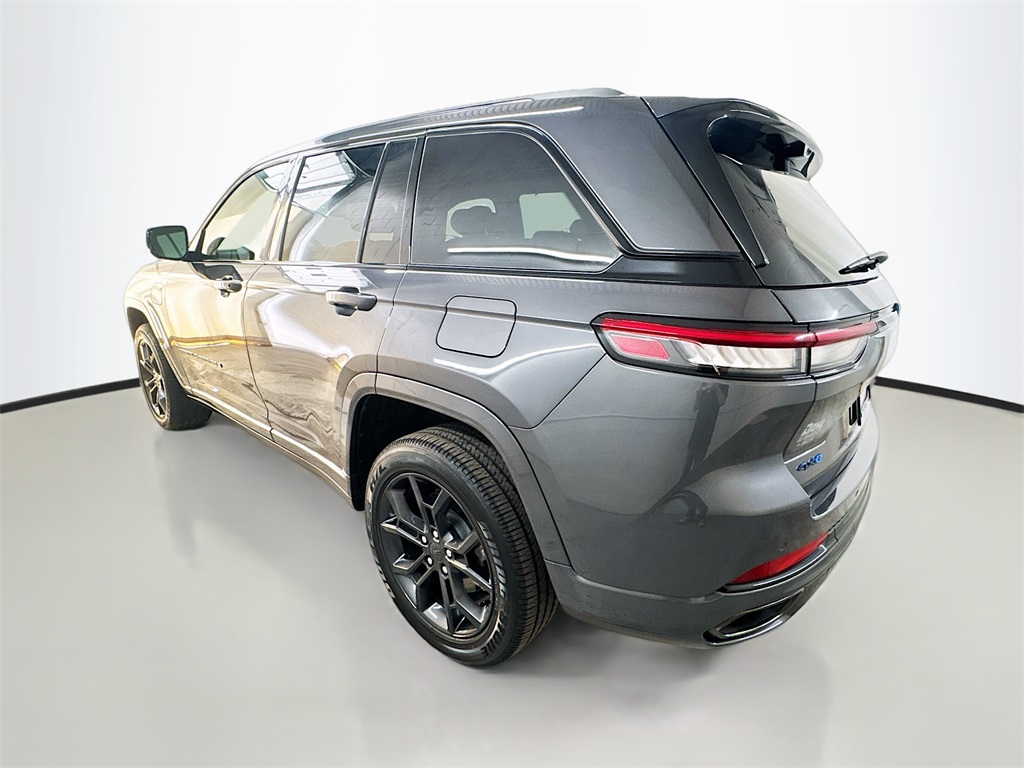 2025 Jeep Cherokee photo 4