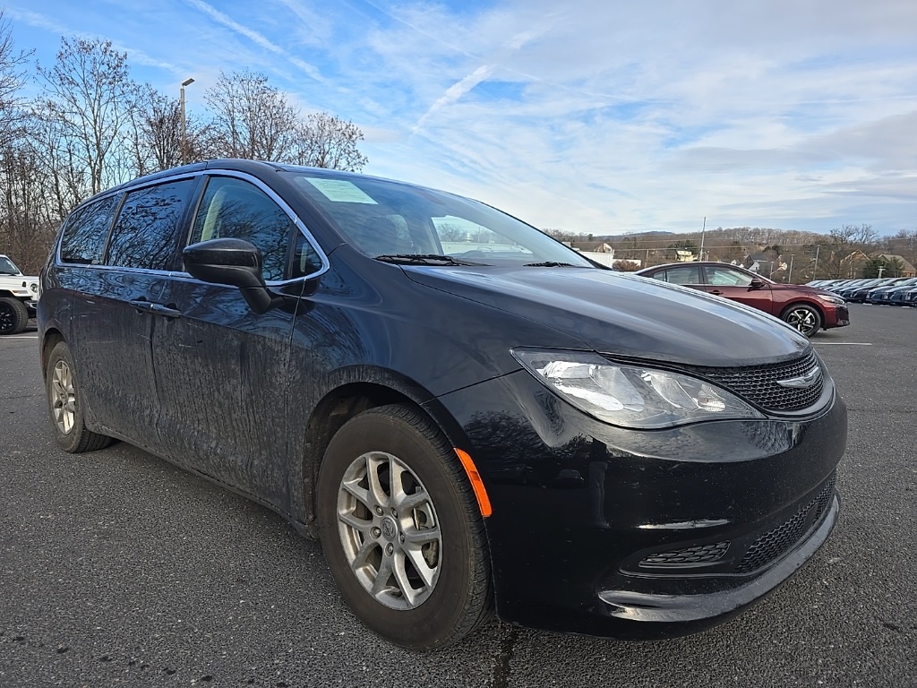 Pre-Owned 2022 Chrysler Voyager LX FWD 4D Passenger Van's photo