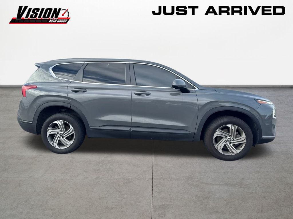 2022 Hyundai Santa Fe SE photo 4