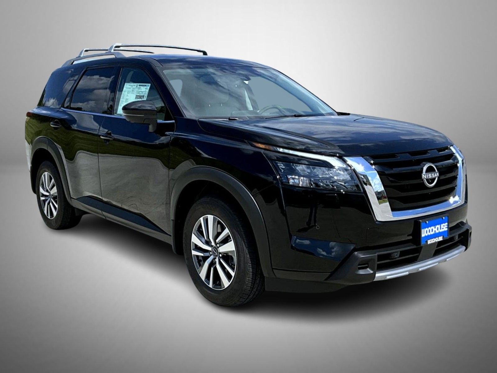 2025 Nissan Pathfinder SL photo 3