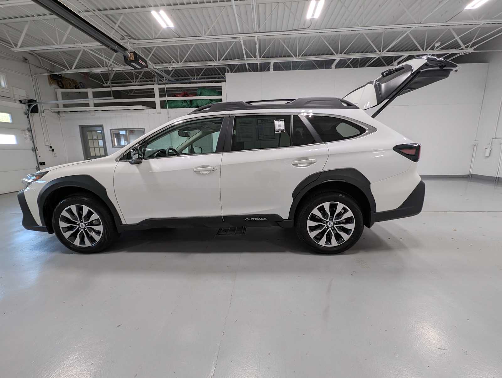 2025 Subaru Outback Limited XT photo 11
