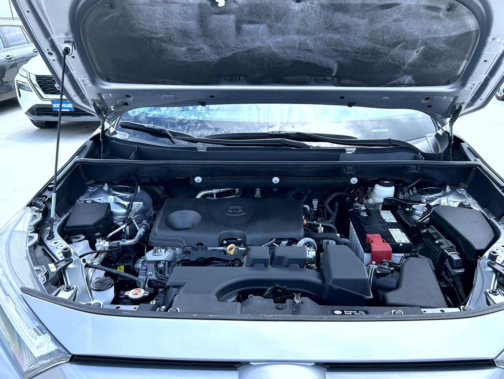 2023 Toyota RAV4 XLE photo 21