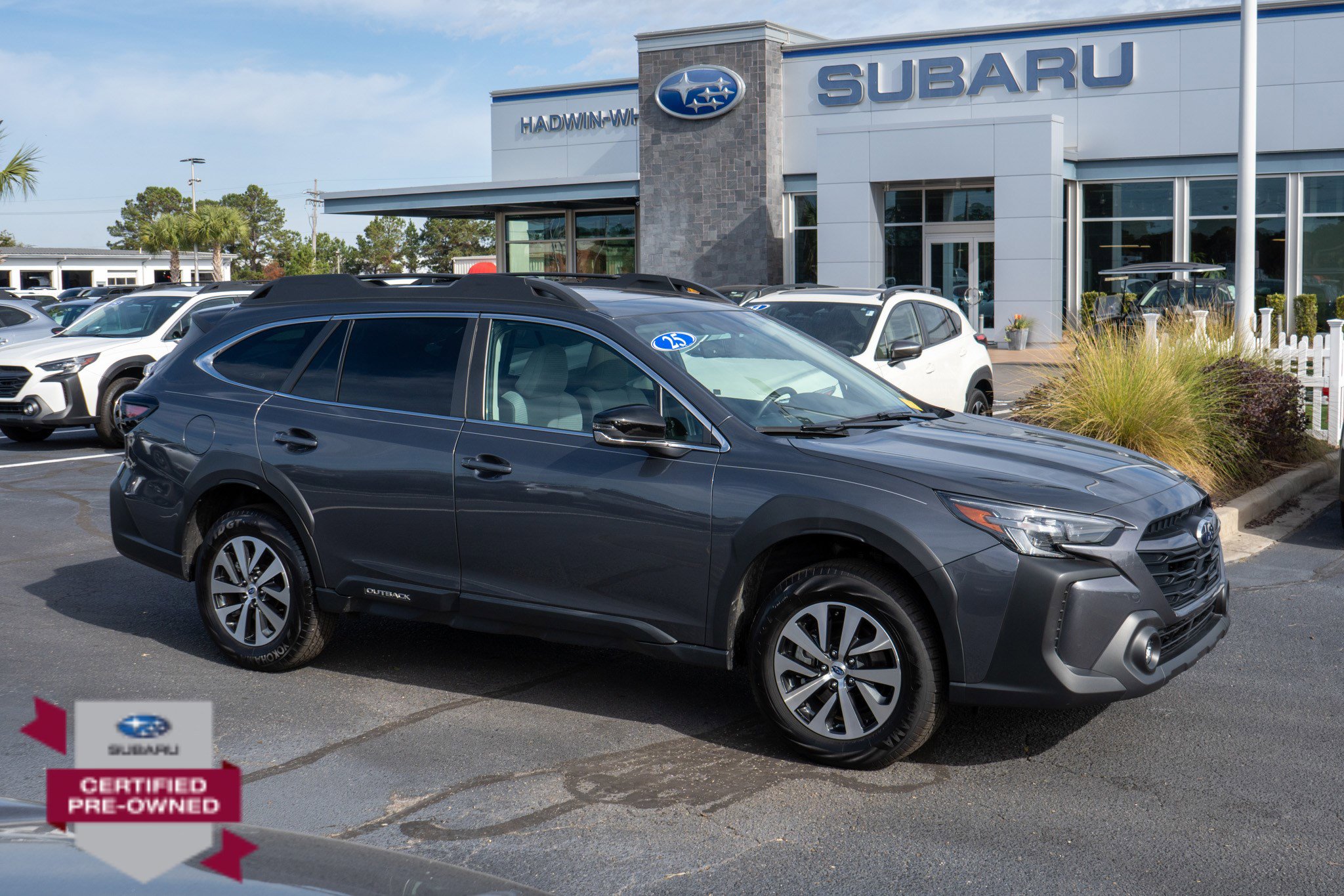 2025 Subaru Outback Premium's photo