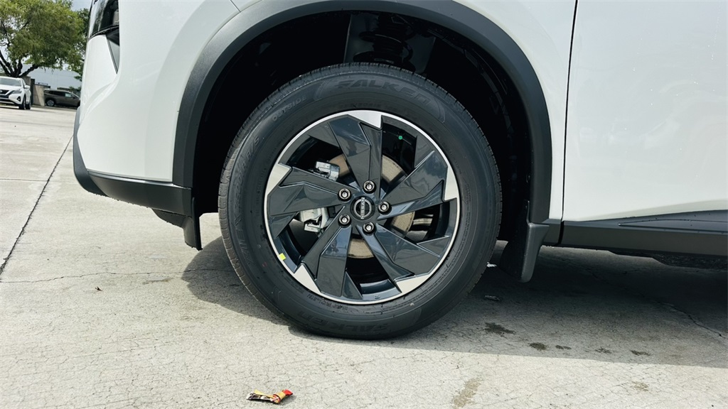 2025 Nissan Rogue SV photo 9