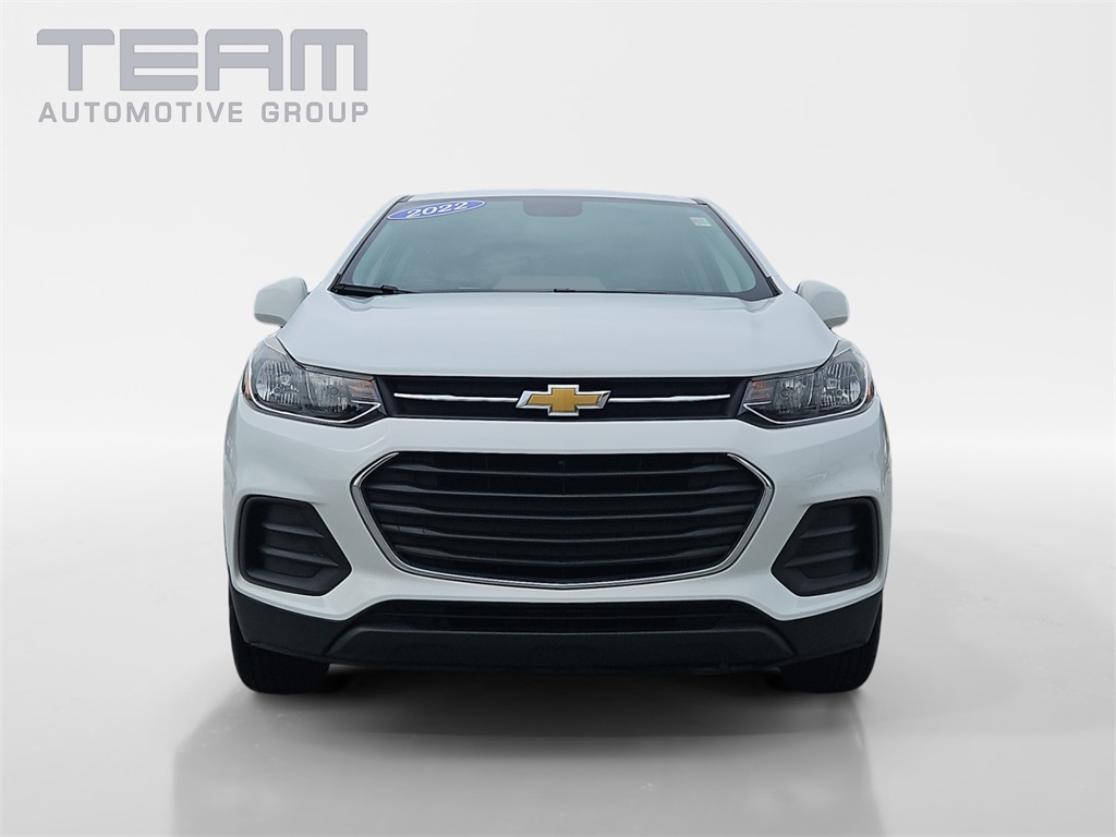 2022 Chevrolet Trax LS photo 2