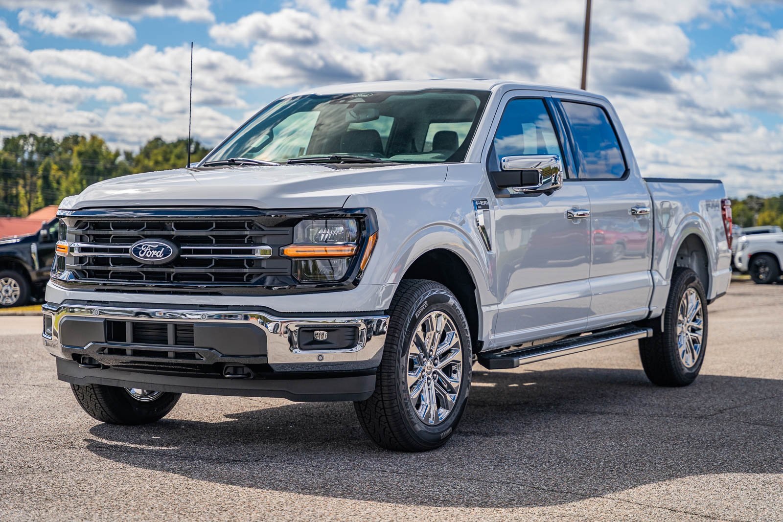 2025 Ford F-150 XLT photo 2