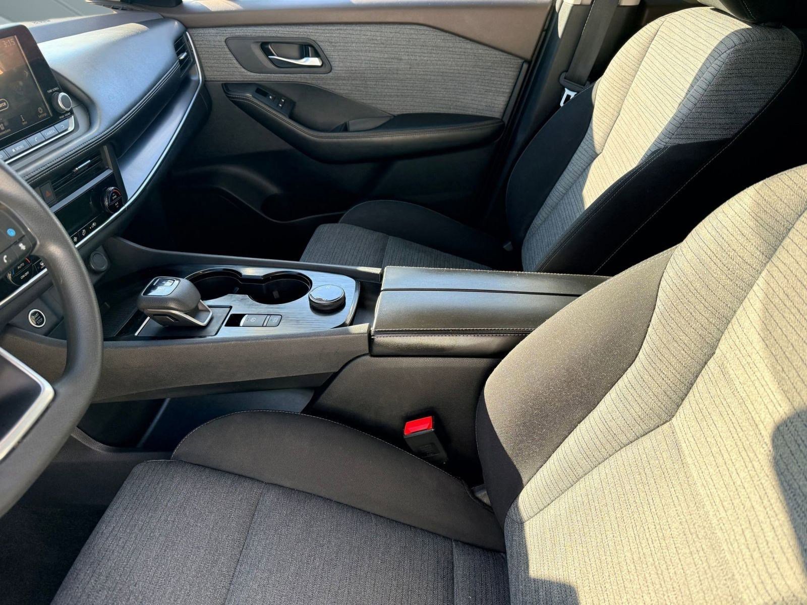 2023 Nissan Rogue SV photo 4