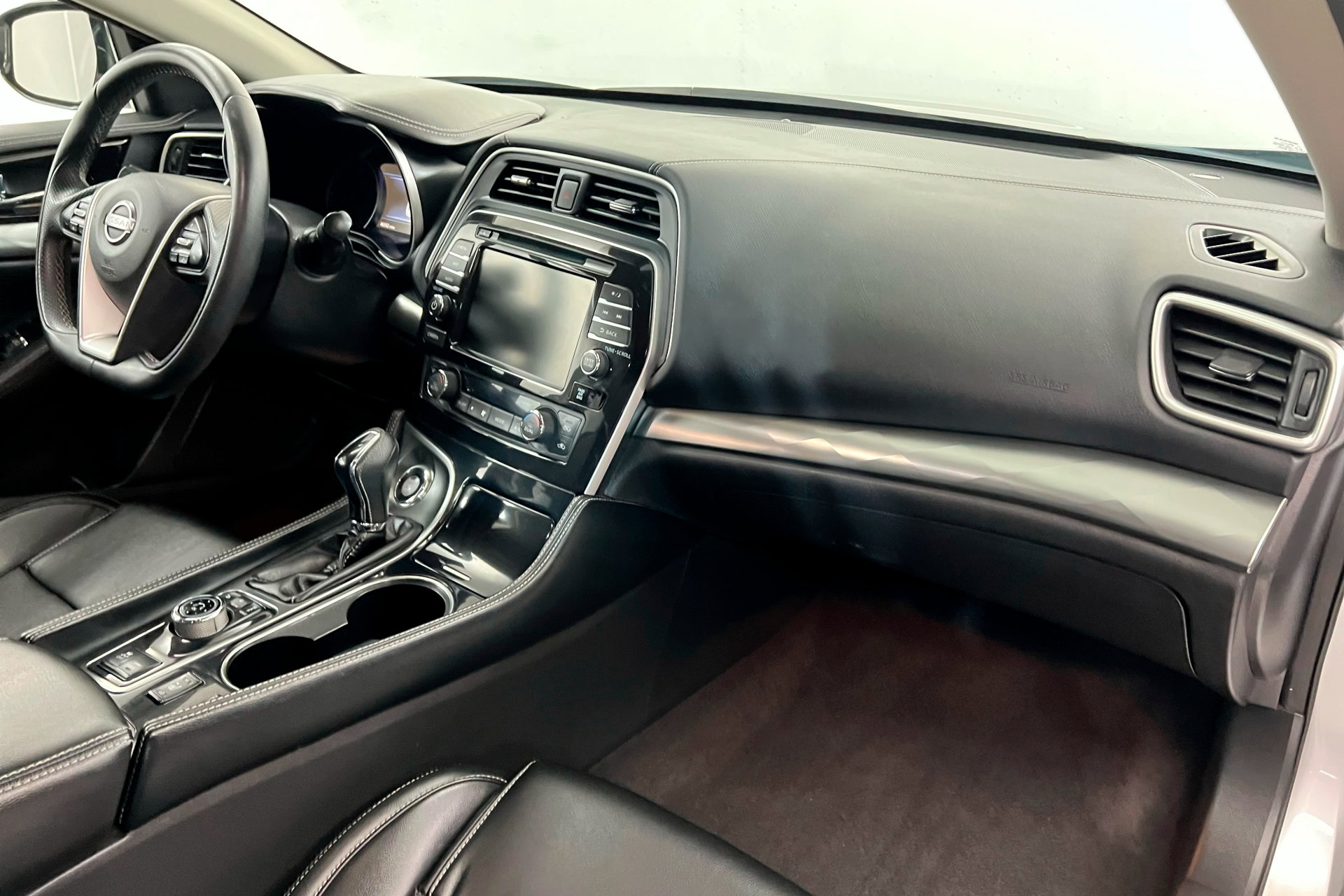 2023 Nissan Maxima SV photo 23