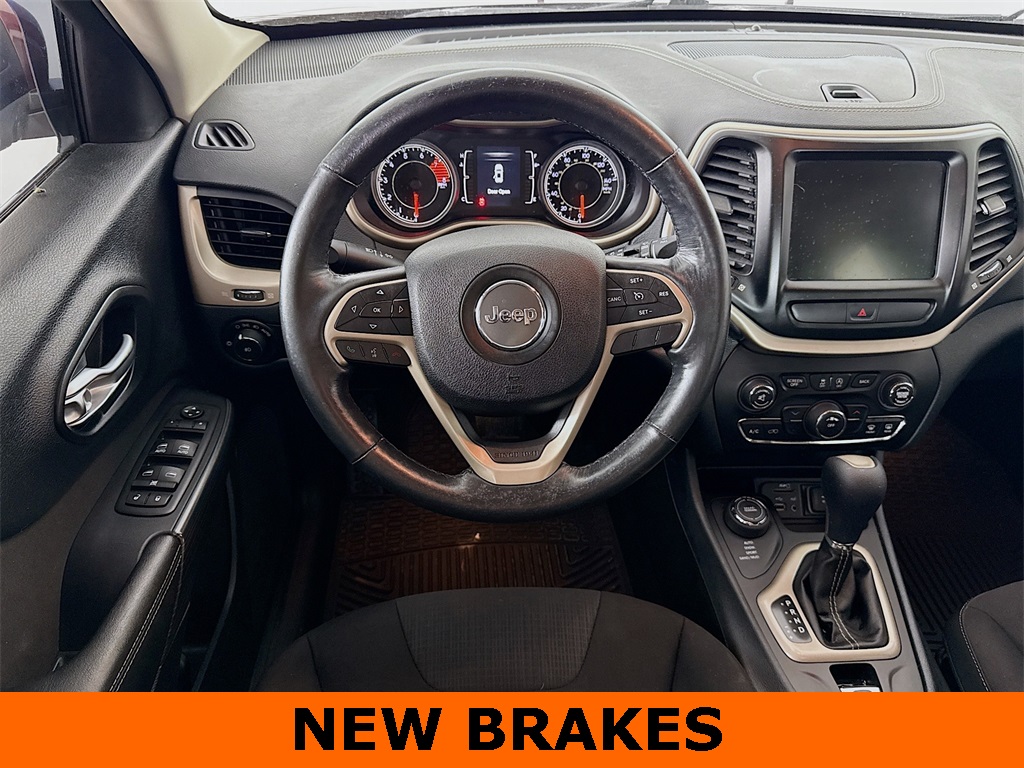 2016 Jeep Cherokee Latitude photo 3