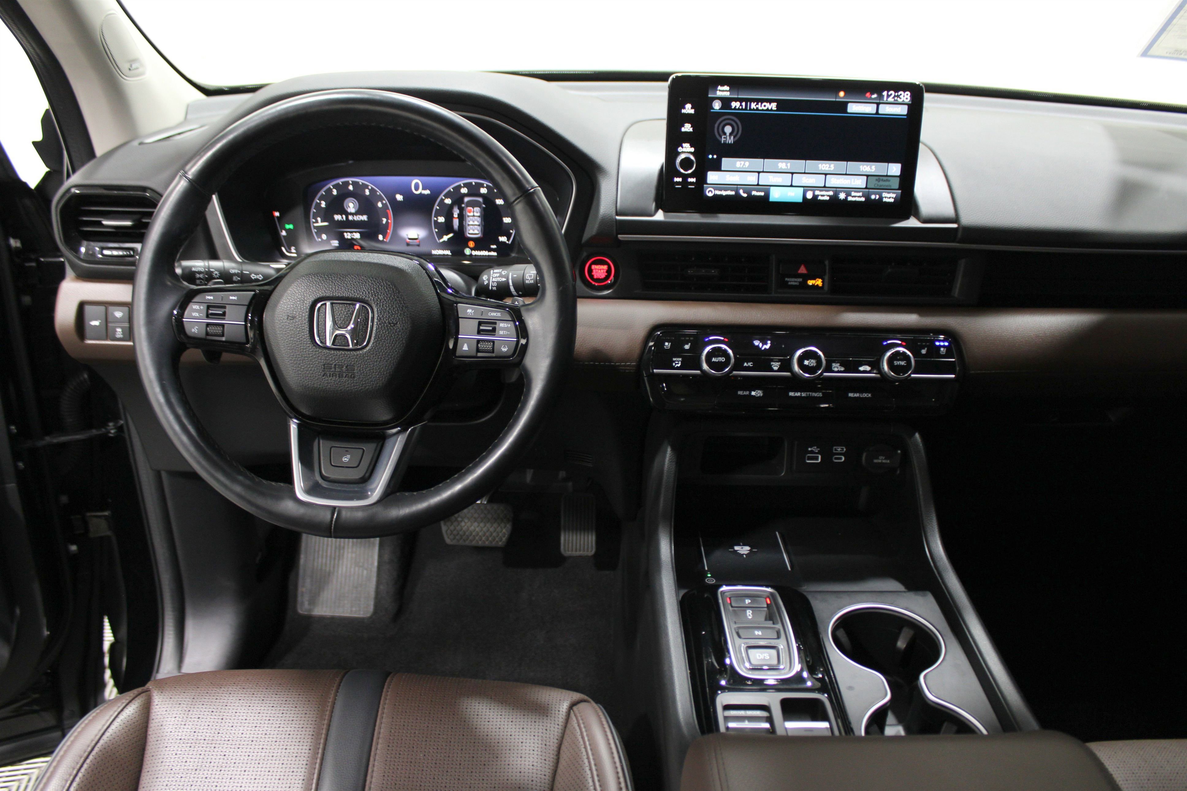 2023 Honda Pilot Elite photo 2