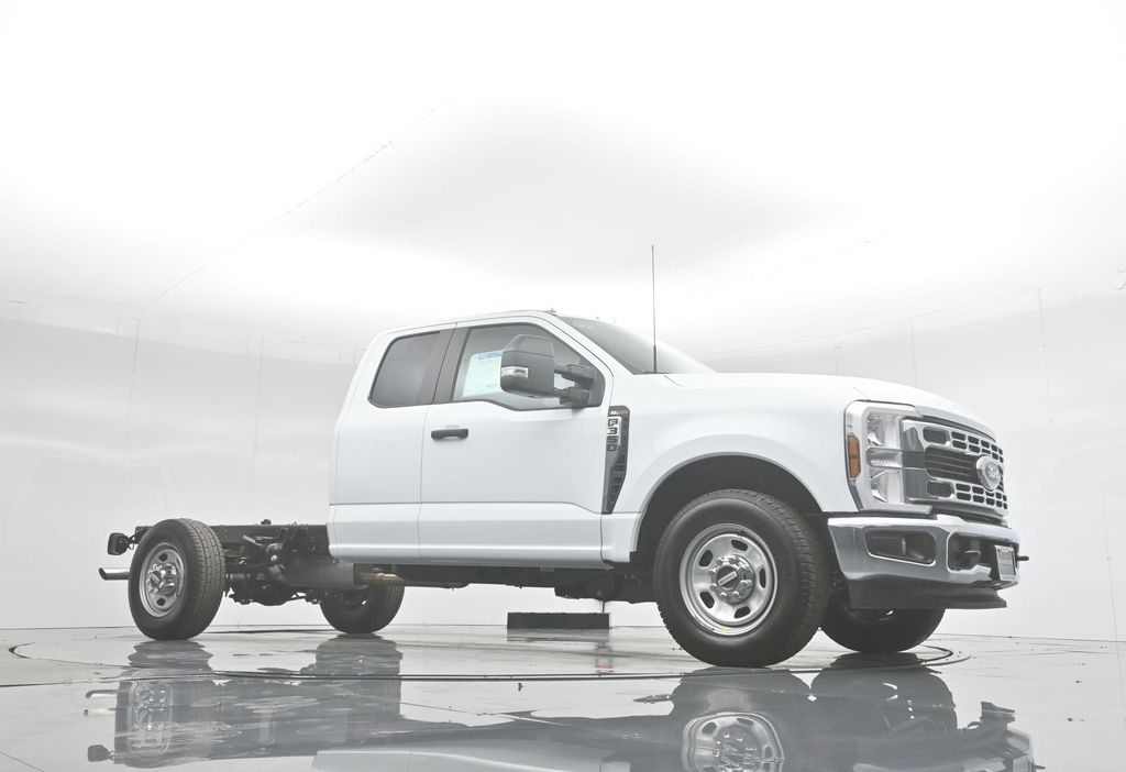 2025 Ford F-350 Super Duty XL