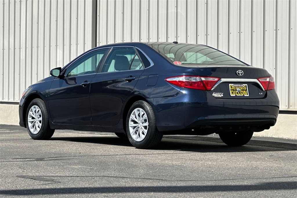 2016 Toyota Camry LE photo 4