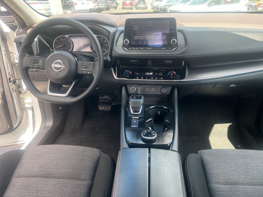 2023 Nissan Rogue SV photo 11