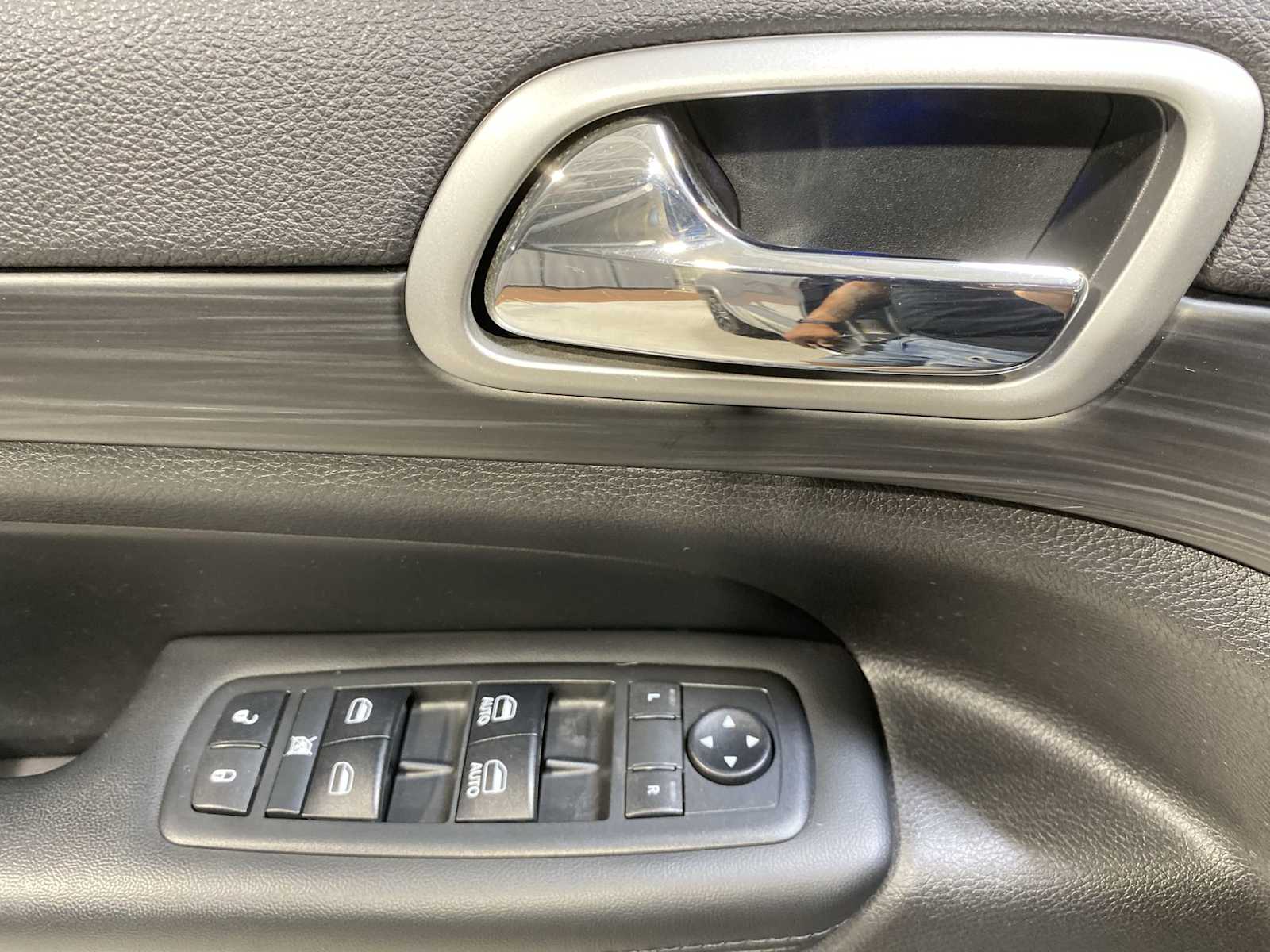 2019 Jeep Grand Cherokee Altitude photo 18