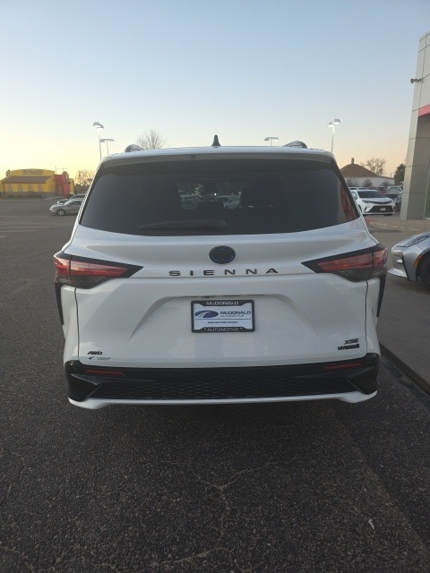 2024 Toyota Sienna XSE photo 2