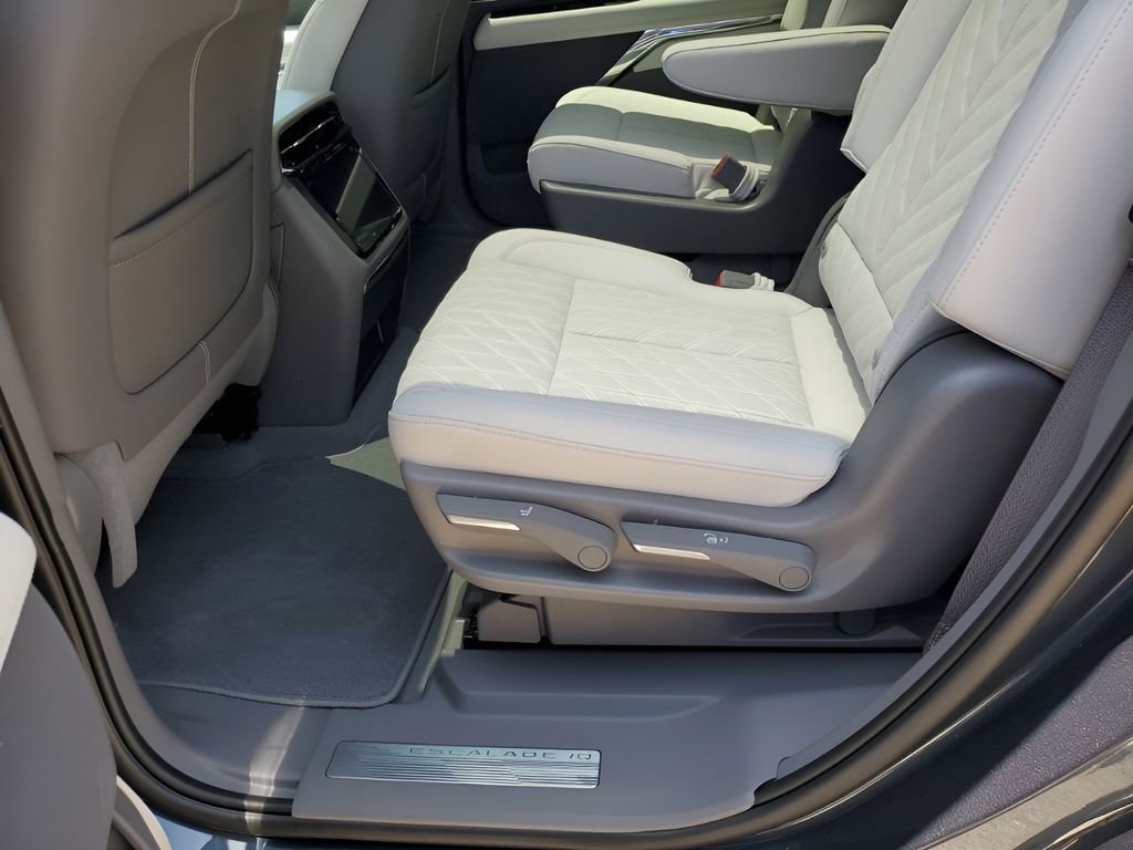 2026 Cadillac Escalade IQ Luxury photo 19