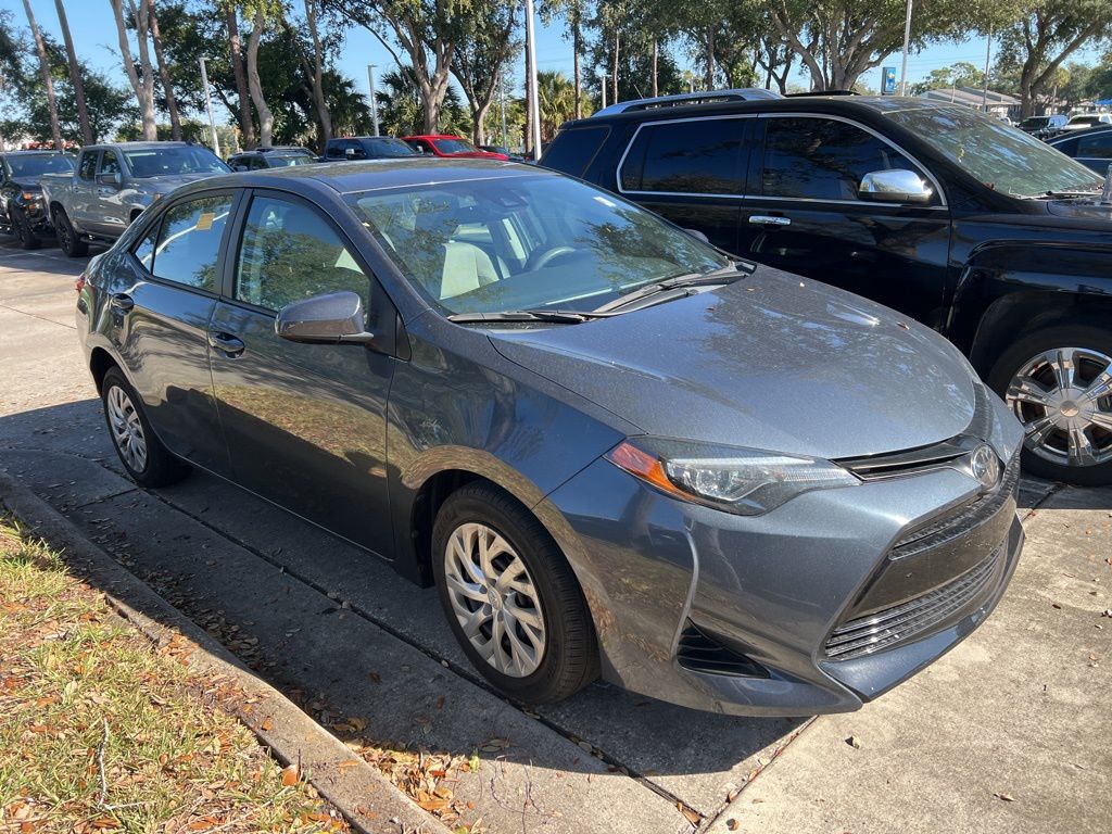 2019 Toyota Corolla LE photo 3
