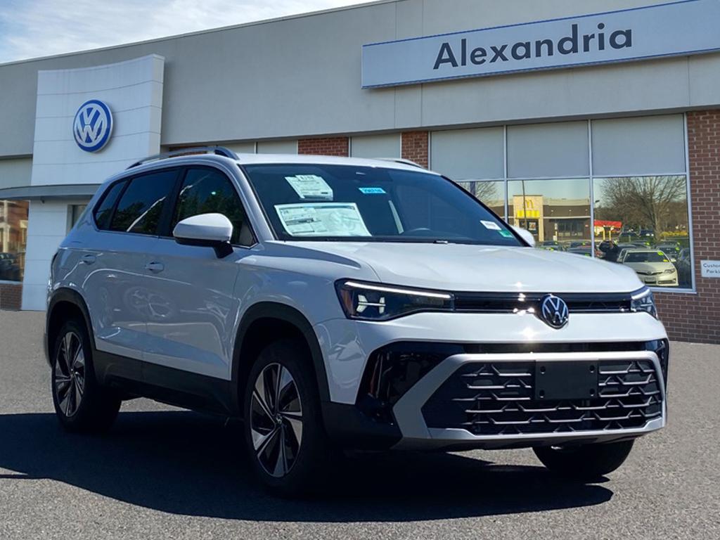2025 Volkswagen Taos SE's photo