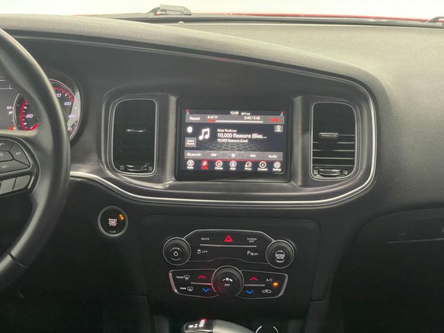 2018 Dodge Charger SXT photo 4