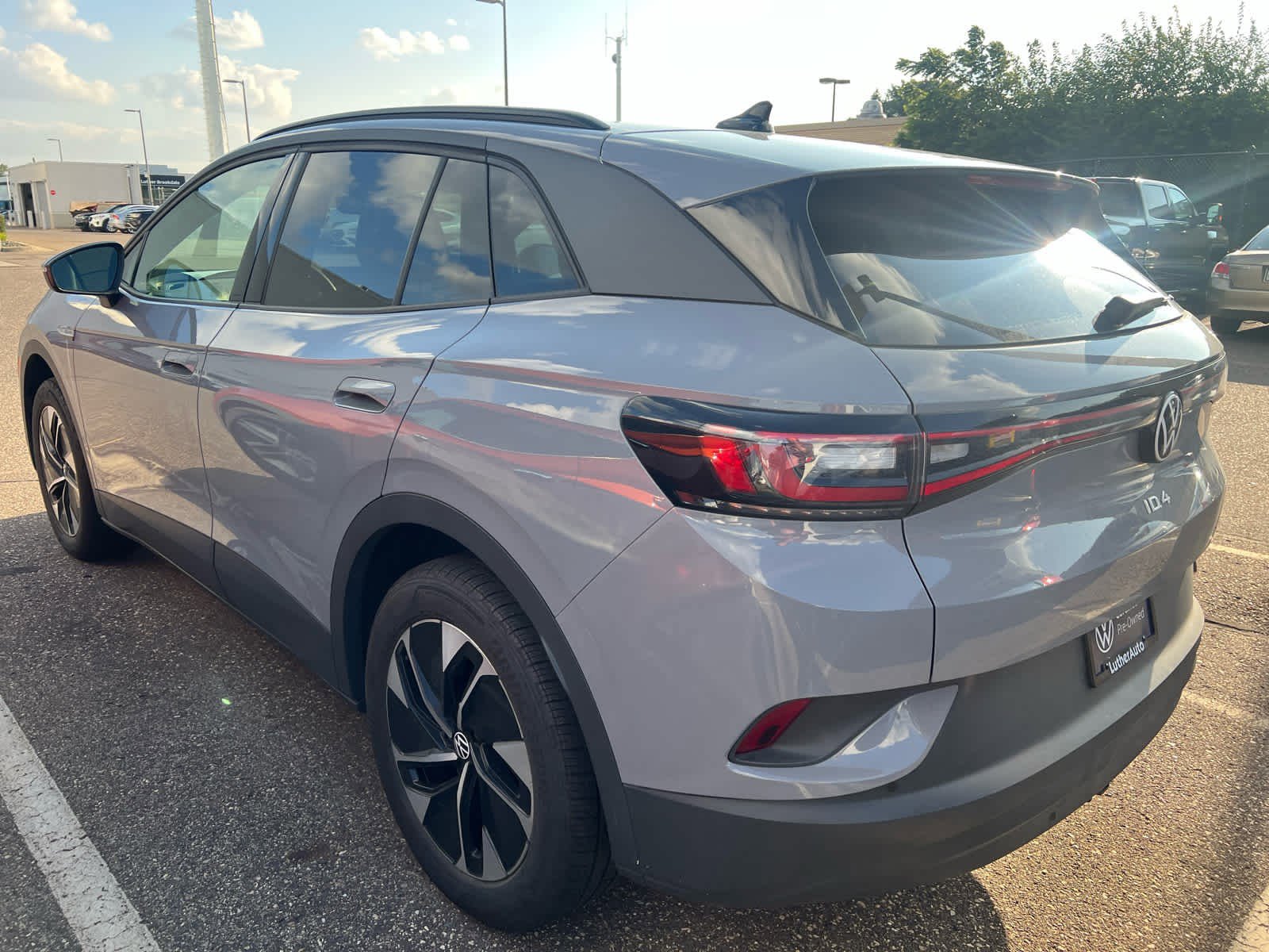 2022 Volkswagen ID.4 Pro photo 4