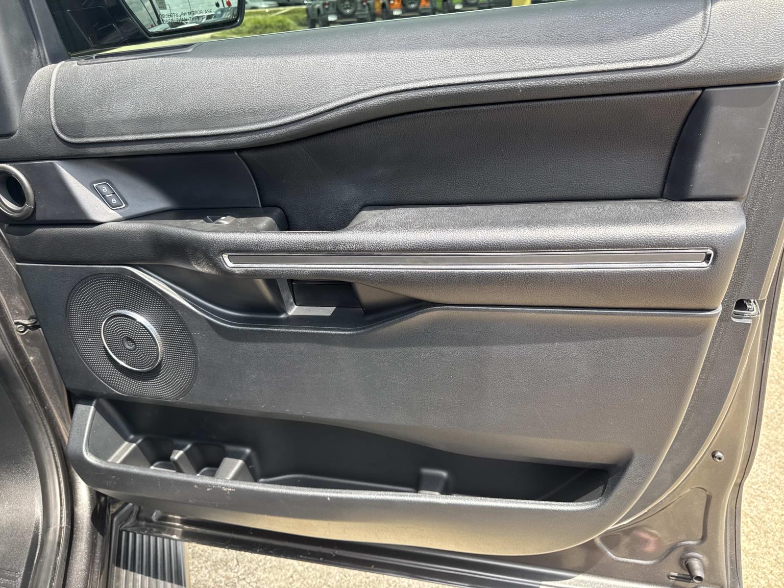 2019 Ford Expedition XLT photo 12