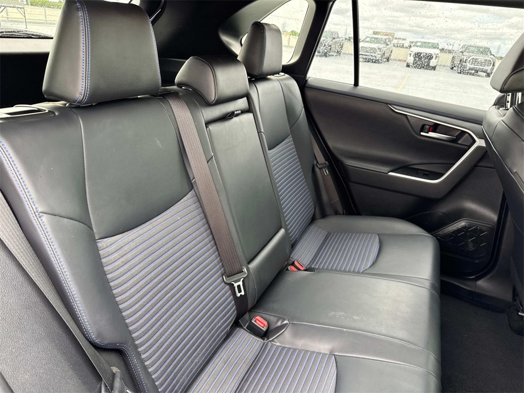 2020 Toyota RAV4 Hybrid XSE photo 5